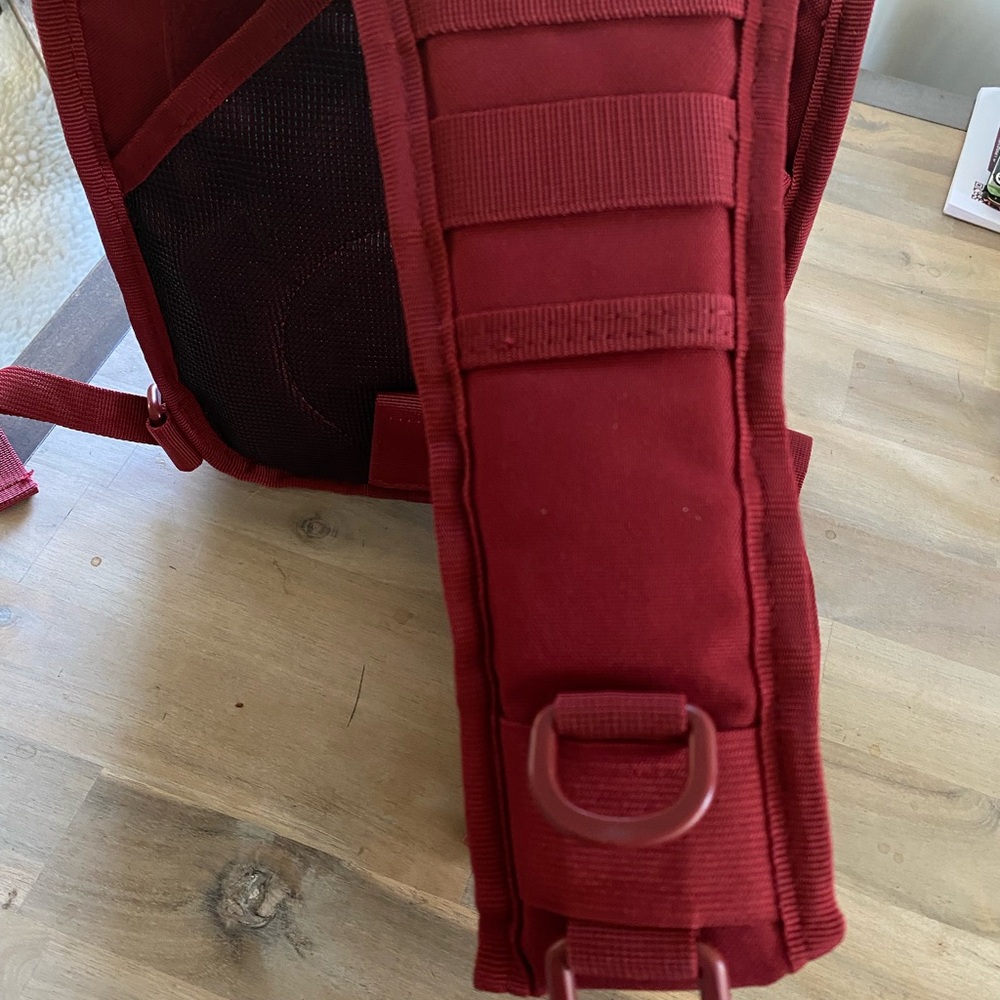 New Highlands Men's Eagle Tactical Sling Pack Color Burgundy - Picture 3 of 9